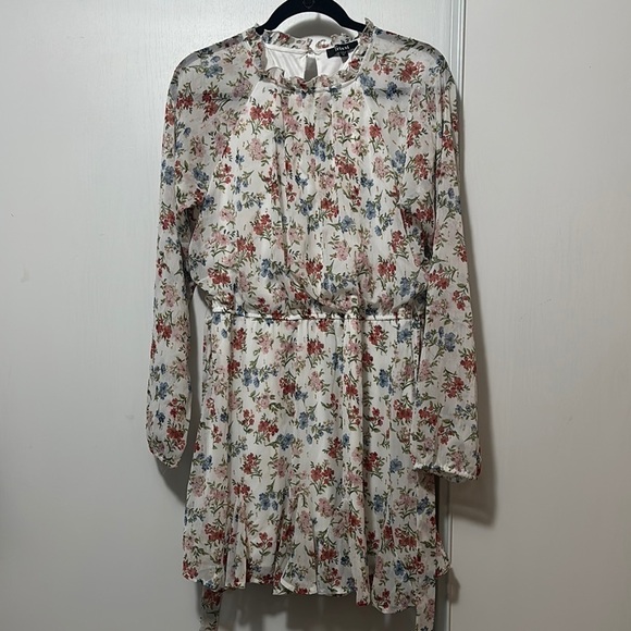 Trixxi Dresses & Skirts - Trixxi White Floral Long Sleeve Dress With Belt